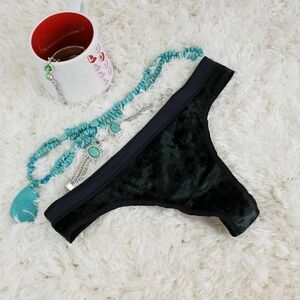 VS THONG SMALL Black Velvet Sexy